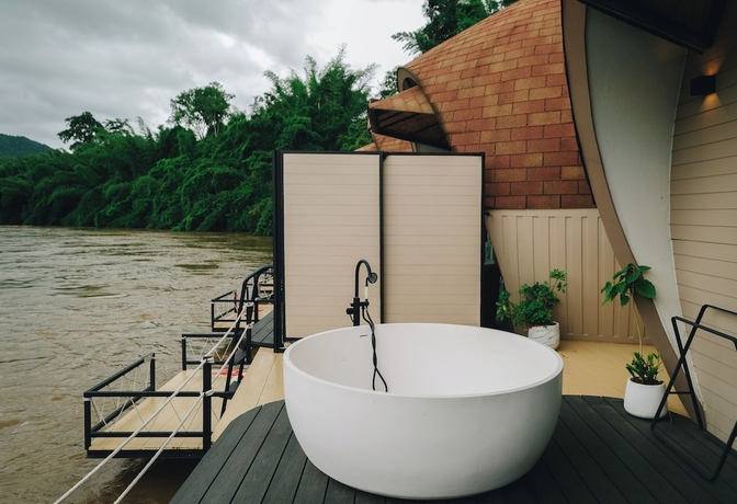 Imagen de la habitación del Hotel VeeVaree Riverkwai Resort. Foto 16