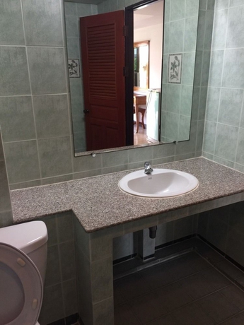 Imagen de la habitación del Hotel Veerachai Court. Foto 5