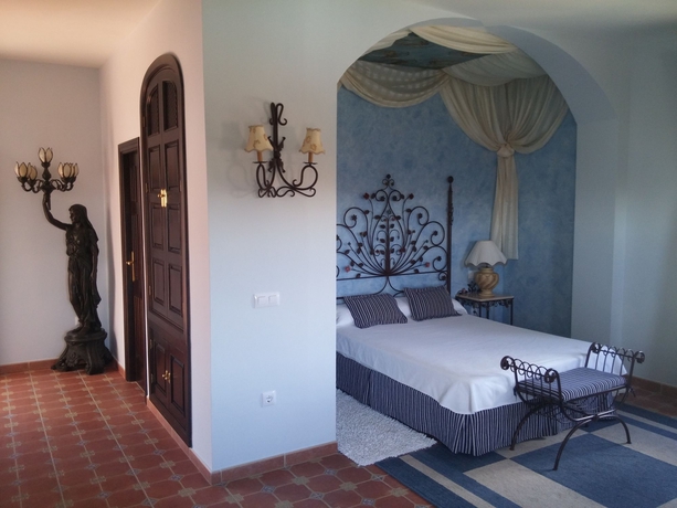 Imagen de la habitación del Hotel Vega De Cazalla. Foto 4