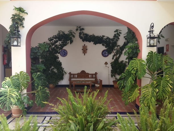 Imagen de los exteriores del Hotel Vega De Cazalla. Foto 10