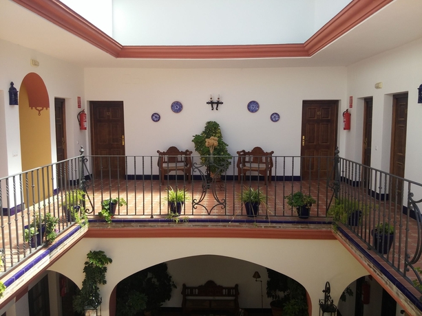 Imagen de los interiores del Hotel Vega De Cazalla. Foto 12