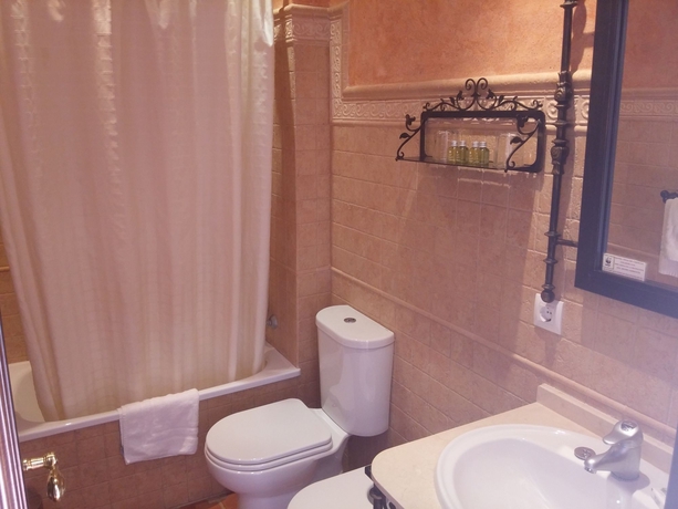 Imagen de la habitación del Hotel Vega De Cazalla. Foto 5