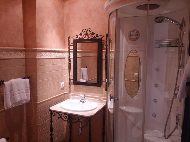 Imagen de la habitación del Hotel Vega De Cazalla. Foto 7