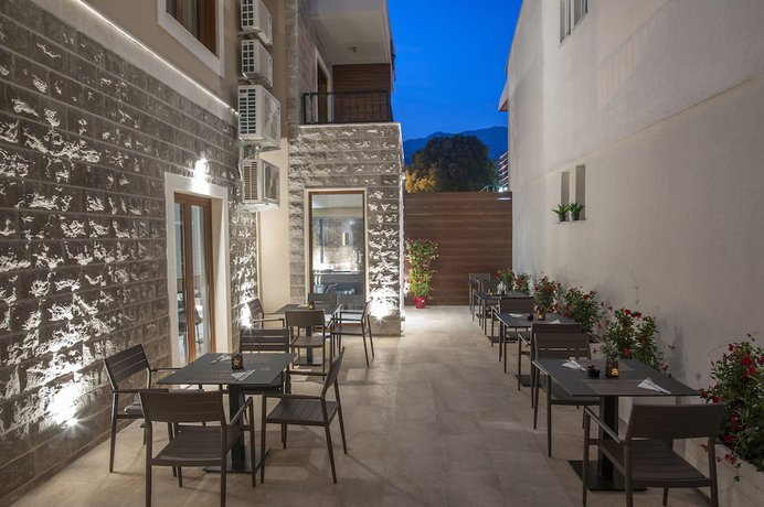 Imagen del bar/restaurante del Hotel Vela, Budva. Foto 2