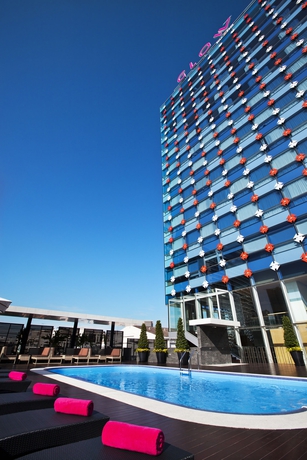 Imagen de la piscina del Hotel Vela Dhi Glow Pratunam - Sha Extra Plus. Foto 7