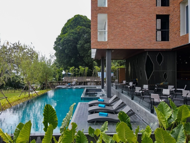 Imagen de la piscina del Hotel Vela Dhi Nakhon Phanom. Foto 19