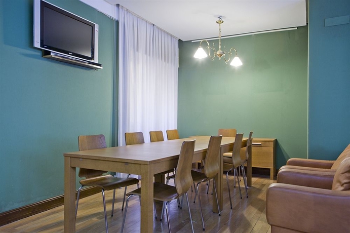 Imagen de los interiores del Hotel Velázquez 45 by Pillow. Foto 16