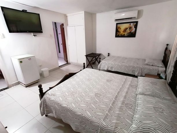 Imagen de la habitación del Hotel Veleros. Foto 8