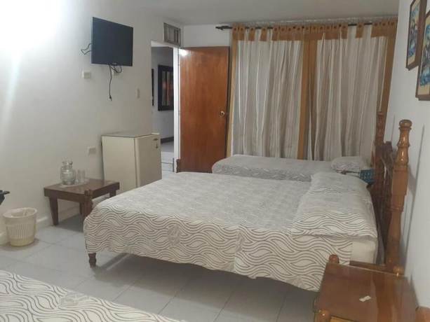 Imagen de la habitación del Hotel Veleros. Foto 9