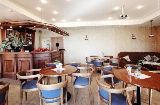 Imagen del bar/restaurante del Hotel Velga. Foto 2