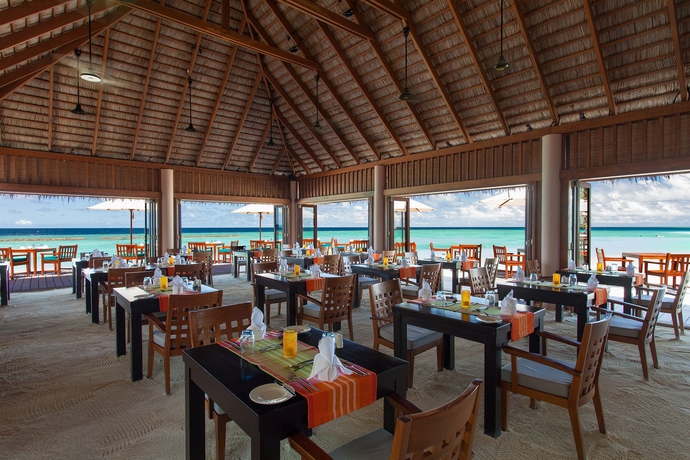 Imagen del bar/restaurante del Hotel Veligandu Island Resort and Spa. Foto 6