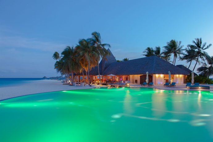 Imagen de la piscina del Hotel Veligandu Island Resort and Spa. Foto 16