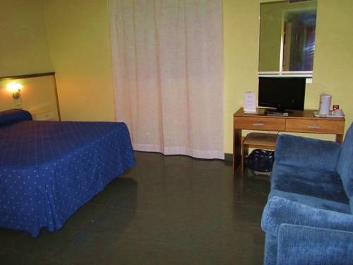 Imagen del bar/restaurante del Hotel Velilla, Velilla de San Antonio. Foto 14