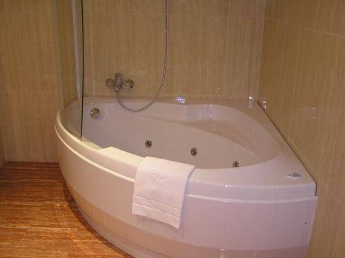 Imagen general del Hotel Velilla, Velilla de San Antonio. Foto 2