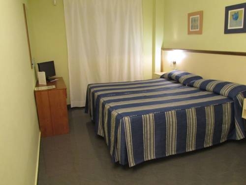 Imagen general del Hotel Velilla, Velilla de San Antonio. Foto 10