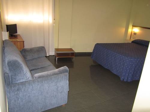 Imagen general del Hotel Velilla, Velilla de San Antonio. Foto 12