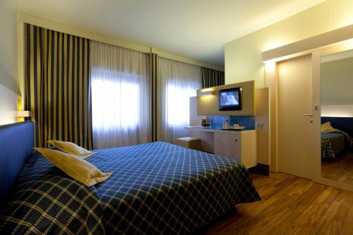 Imagen de la habitación del Hotel Velino. Foto 9