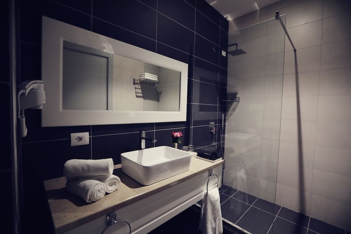 Imagen de la habitación del Hotel Velipoja Grand Europa Resort. Foto 9