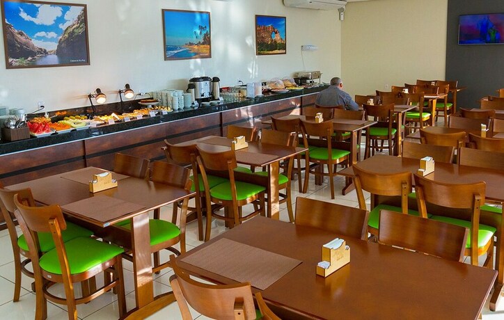 Imagen del bar/restaurante del Hotel Velit. Foto 3