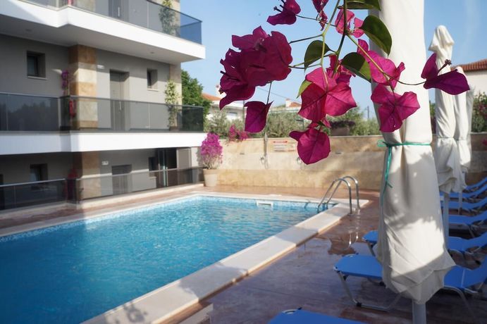 Imagen de la piscina del Hotel Vellum. Foto 18