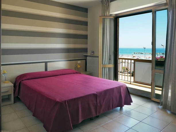 Imagen de la habitación del Hotel Velus. Foto 6