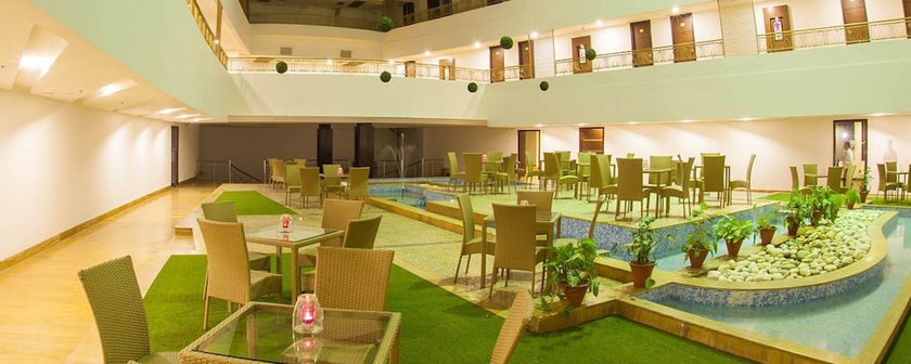 Imagen de los exteriores del Hotel Velvet Clarks Exotica. Foto 11