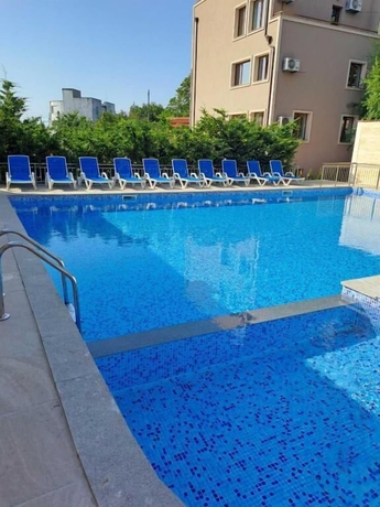 Imagen de la piscina del Hotel Vemara City Apart. Foto 18