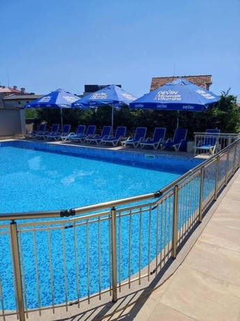 Imagen de la piscina del Hotel Vemara City Apart. Foto 19