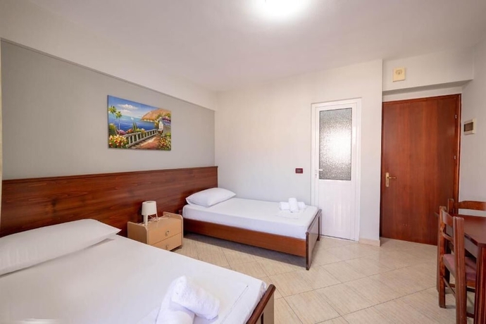 Imagen de la habitación del Hotel Venera, Sarande. Foto 16