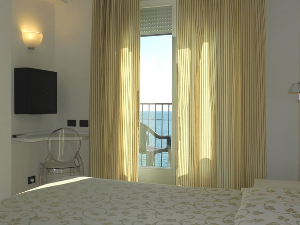 Imagen de la habitación del Hotel Venere Azzurra. Foto 5