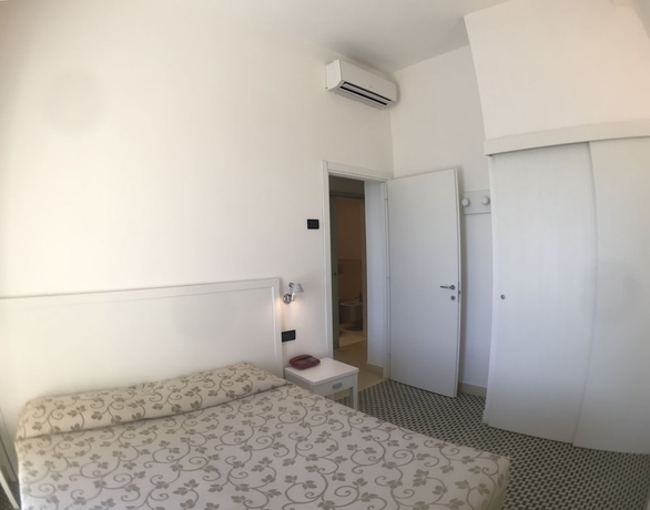 Imagen de la habitación del Hotel Venere Azzurra. Foto 7