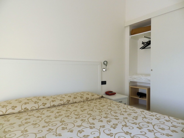 Imagen de la habitación del Hotel Venere Azzurra. Foto 10