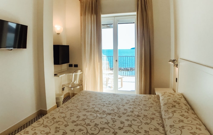 Imagen de la habitación del Hotel Venere Azzurra. Foto 11