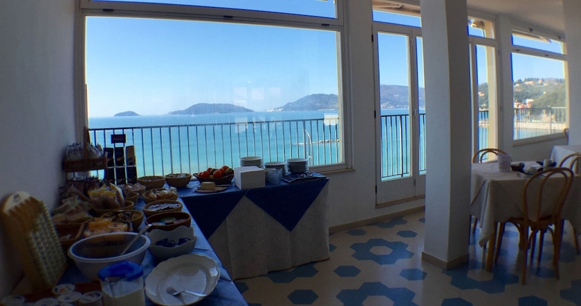 Imagen del bar/restaurante del Hotel Venere Azzurra. Foto 2