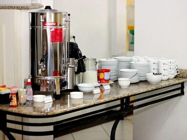 Imagen del bar/restaurante del Hotel Veneza, Brusque. Foto 15