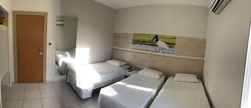 Imagen de la habitación del Hotel Veneza Palace. Foto 14