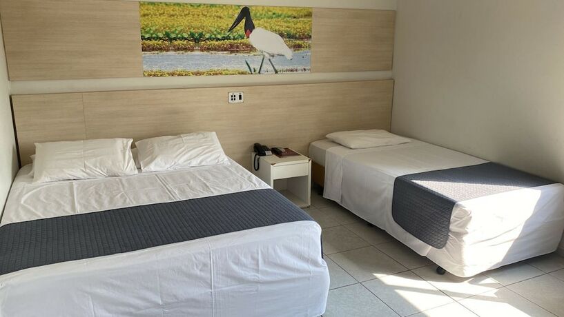 Imagen de la habitación del Hotel Veneza Palace. Foto 15