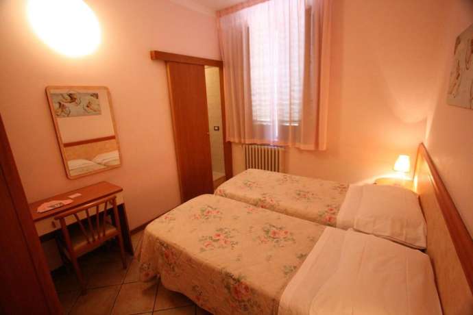 Imagen de la habitación del Hotel Venezia, Gallo. Foto 2