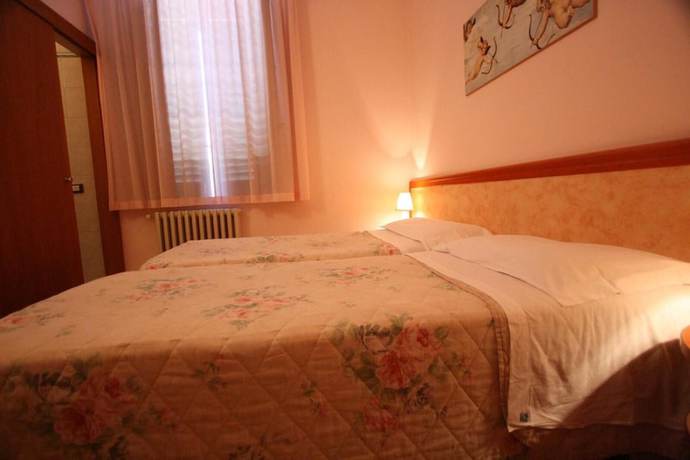 Imagen de la habitación del Hotel Venezia, Gallo. Foto 7