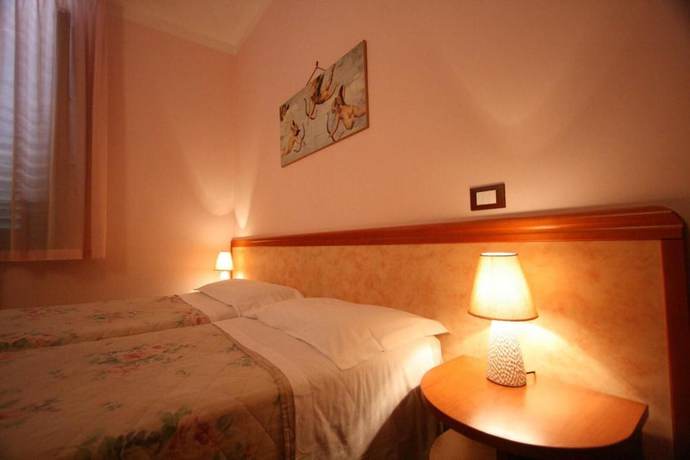 Imagen de la habitación del Hotel Venezia, Gallo. Foto 18