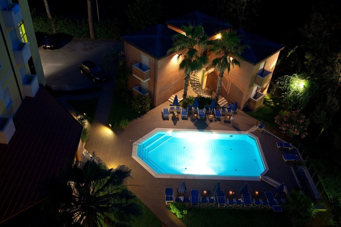 Imagen de la piscina del Hotel Venezia, Marina Di Pietrasanta. Foto 17