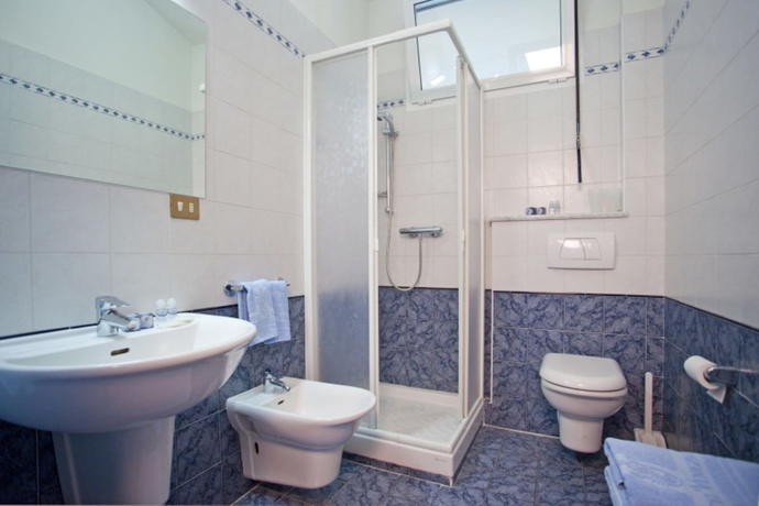Imagen de la habitación del Hotel Venezia, Marina Di Pietrasanta. Foto 8