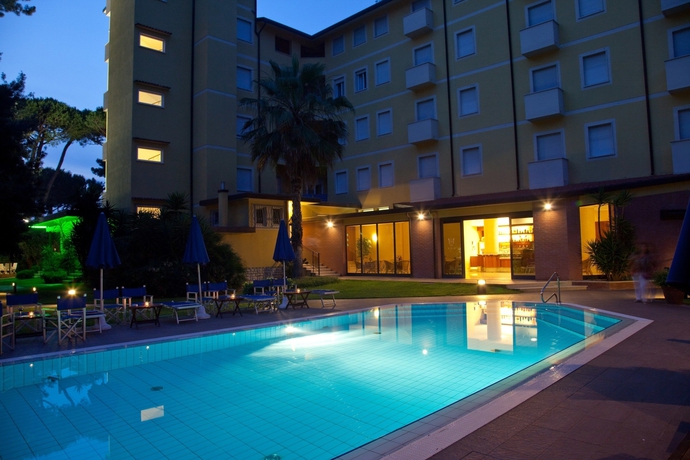 Imagen de la piscina del Hotel Venezia, Marina Di Pietrasanta. Foto 18