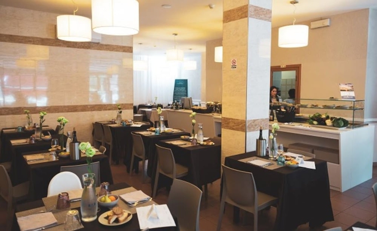 Imagen del bar/restaurante del Hotel Venezia New. Foto 2