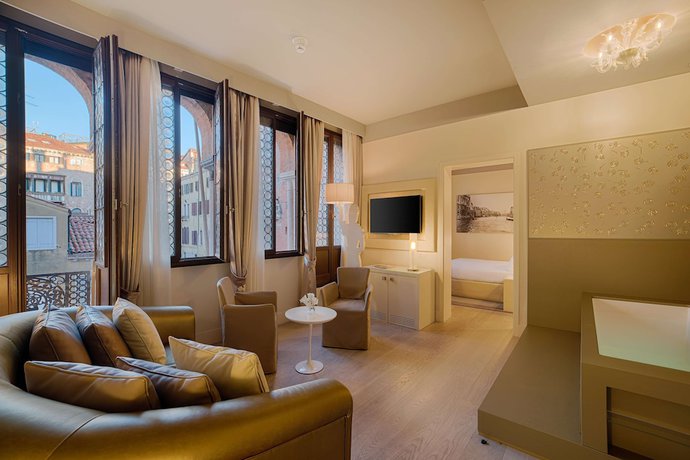 Imagen de la habitación del Hotel Venezia Palazzo Barocci. Foto 16