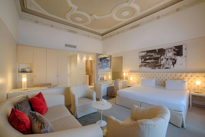 Imagen de la habitación del Hotel Venezia Palazzo Barocci. Foto 17
