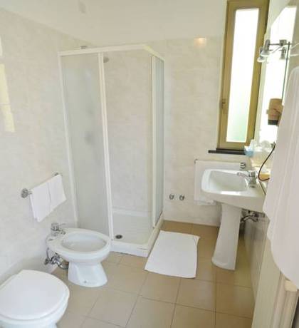 Imagen de la habitación del Hotel Venezia, Riva del Garda. Foto 4