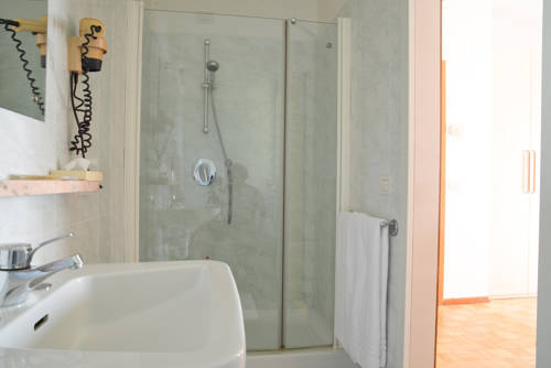 Imagen de la habitación del Hotel Venezia, Riva del Garda. Foto 6