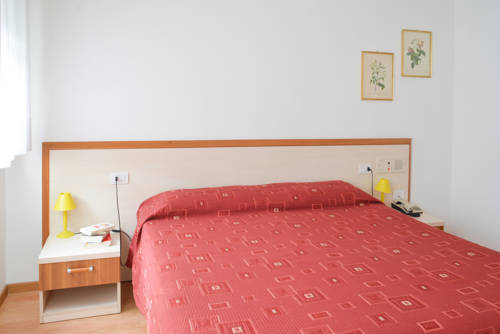 Imagen de la habitación del Hotel Venezia, Riva del Garda. Foto 11