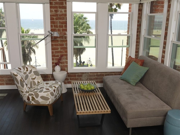 Imagen de los interiores del Hotel Venice Breeze Suites. Foto 13